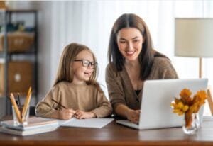 Cómo hacer que la página web de tu escuela atraiga más inscripciones 