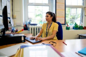 Cómo alinear al equipo de admisiones con la estrategia de marketing educativo