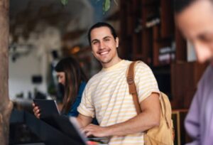 Cómo medir el retorno de inversión (ROI) en campañas de marketing educativo
