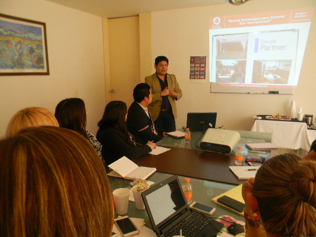 Cómo diferenciar tu institución en un mercado saturado