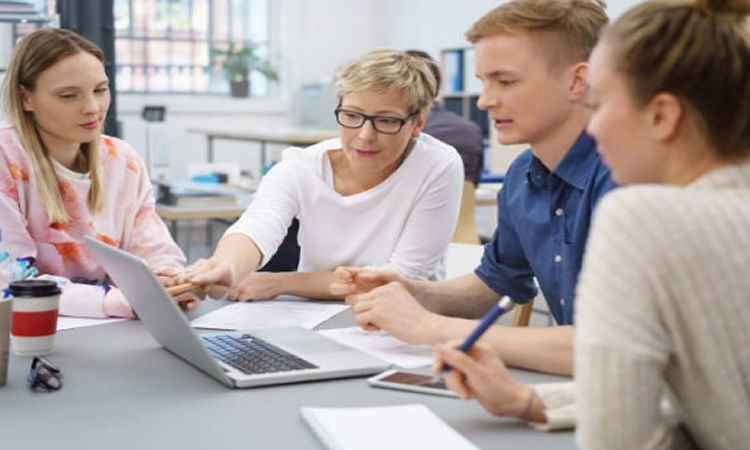 Cómo alinear marketing y admisiones para aumentar matrículas